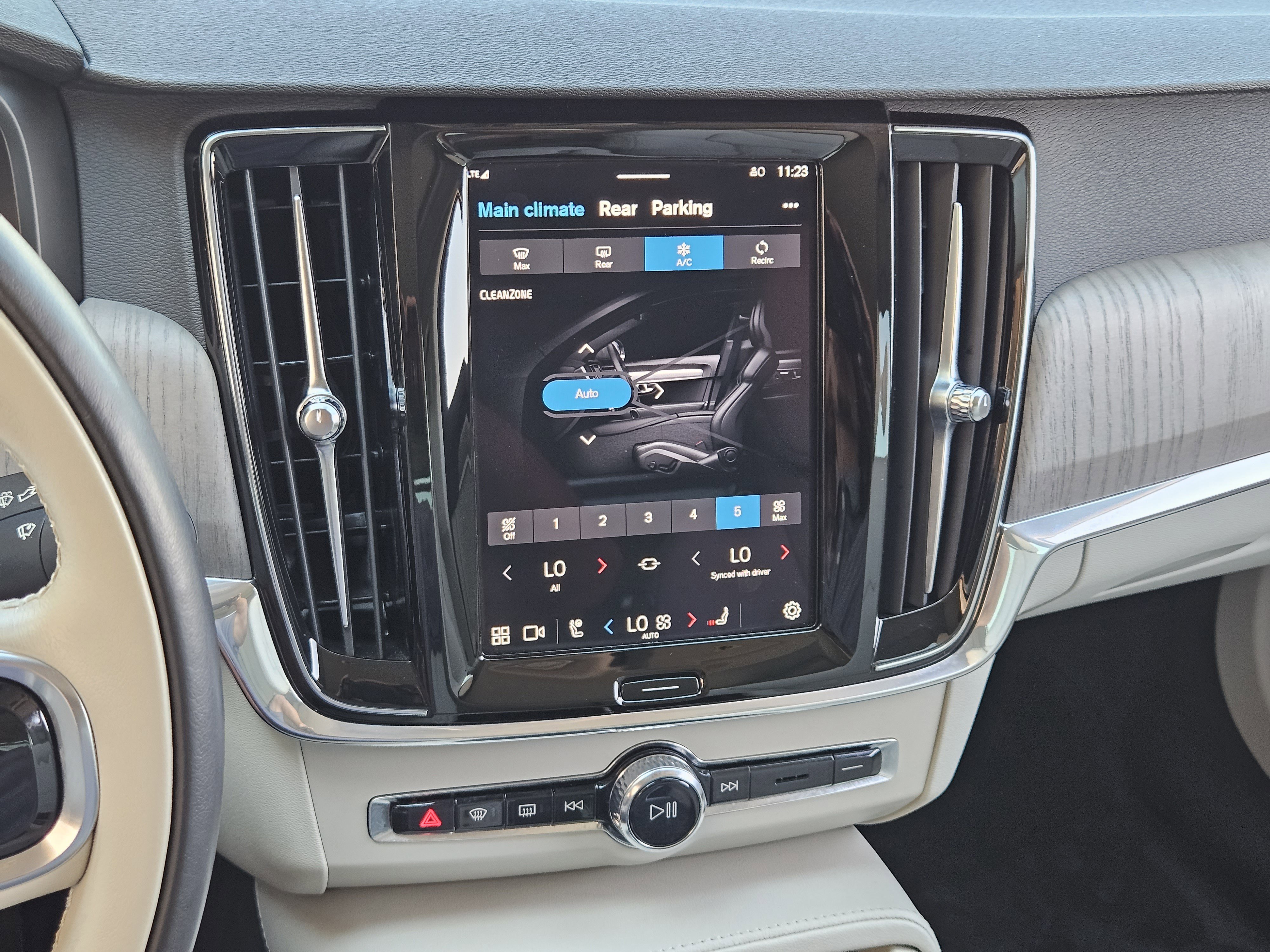 2023 Volvo S90 Plus Image 12 of 21