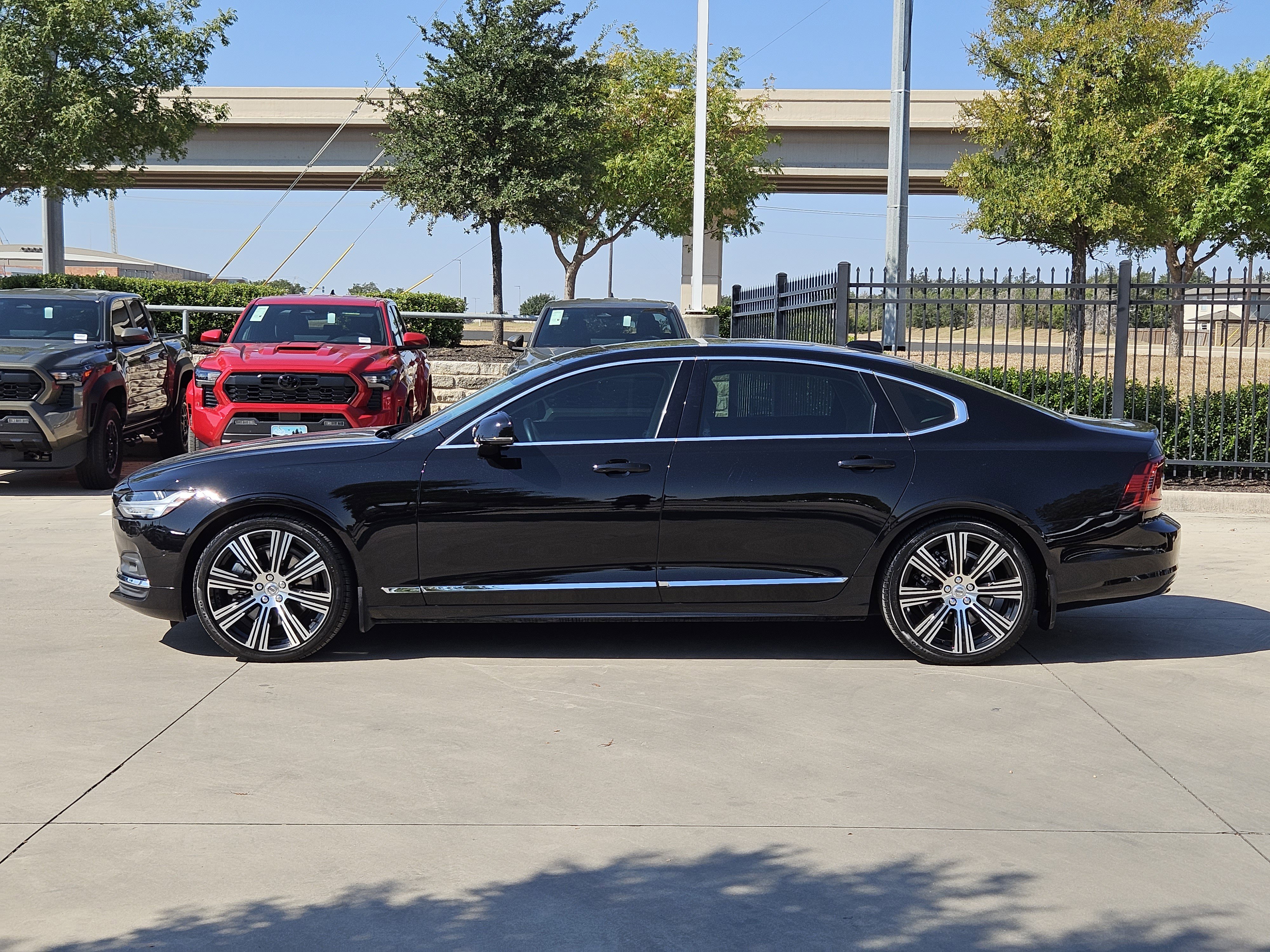 2023 Volvo S90 Plus Image 5 of 21