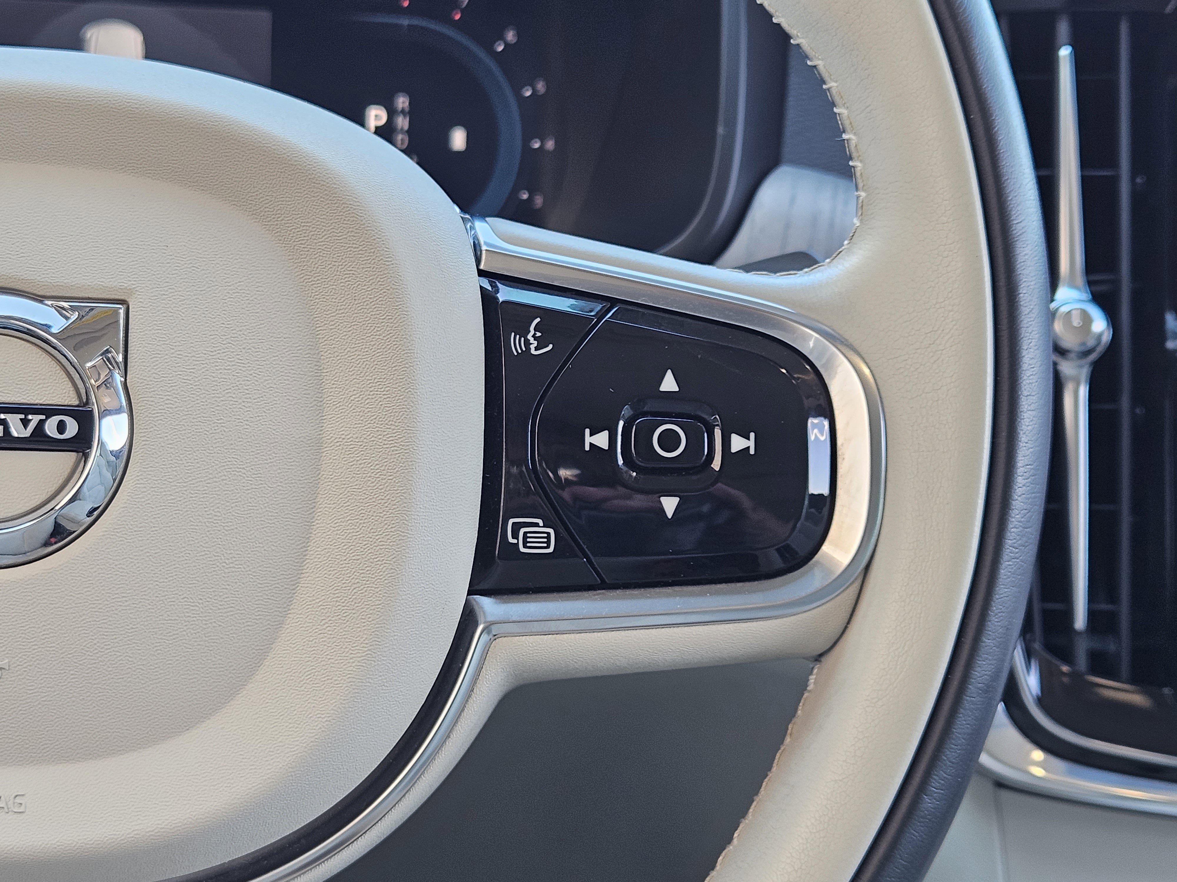 2023 Volvo S90 Plus Image 16 of 21