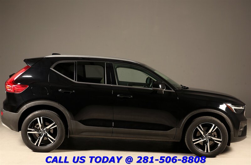 2023 Volvo XC40 Plus Bright Theme Image 3 of 30
