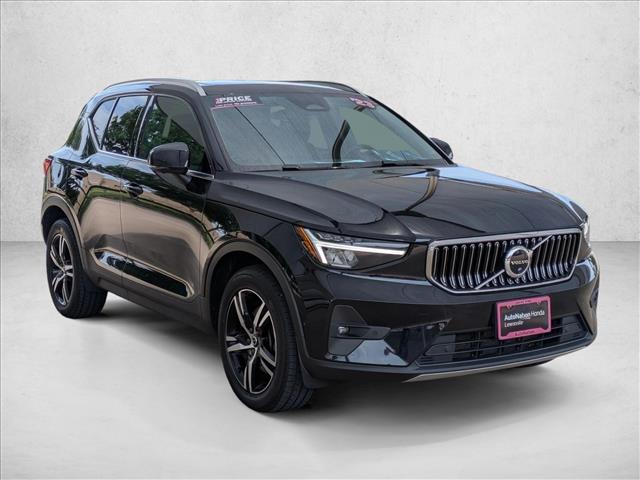 2023 Volvo XC40 Plus Bright Theme Image 3 of 27