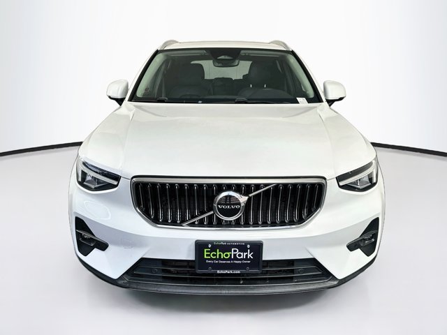 2023 Volvo XC40 Plus Bright Theme Image 2 of 30
