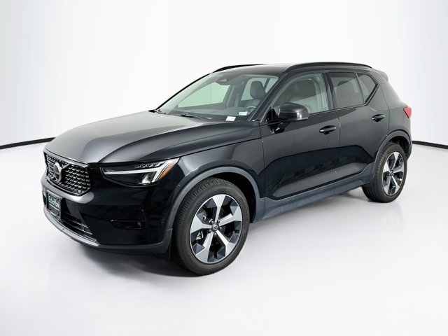 2023 Volvo XC40 Plus Dark Theme Image 1 of 32