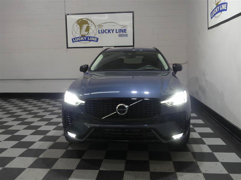 2023 Volvo XC60 Ultimate Dark Theme Image 3 of 47