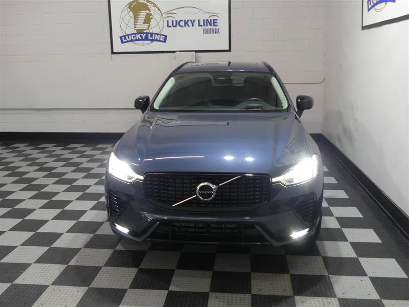 2023 Volvo XC60 Ultimate Dark Theme Image 2 of 47