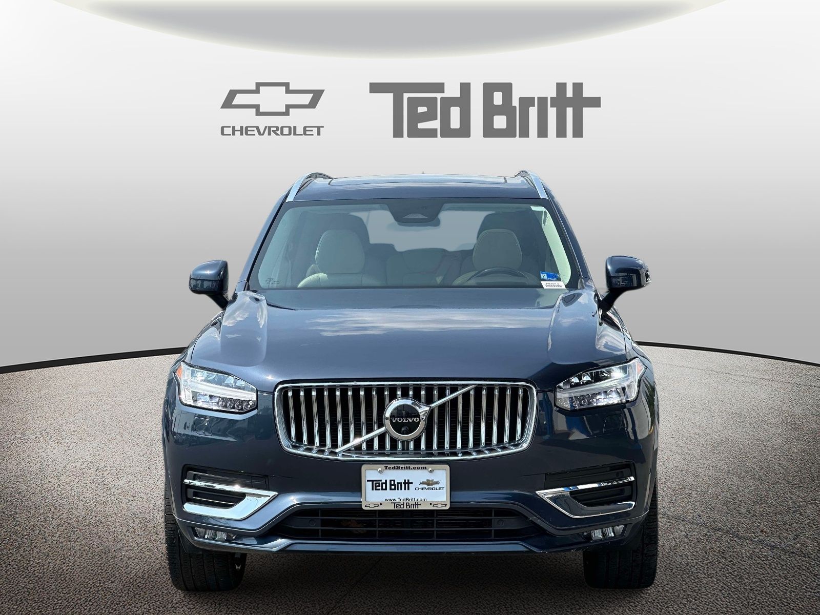 2023 Volvo XC90 Plus Image 2 of 31