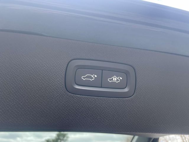 2023 Volvo XC90 Ultimate Image 12 of 36