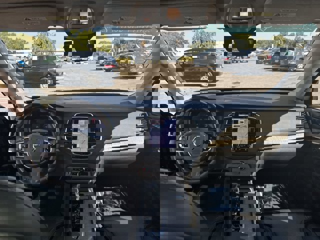 2023 Volvo XC90 Ultimate Image 16 of 34