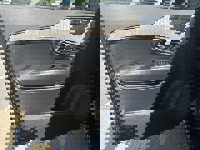 2023 Volvo XC90 Ultimate Image 25 of 34