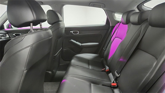 Vehicle image 21 of 27