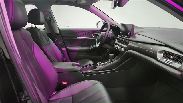 Vehicle image 24 of 27