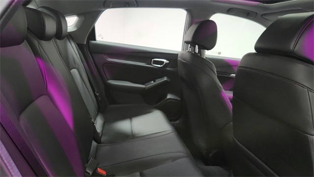 Vehicle image 23 of 27