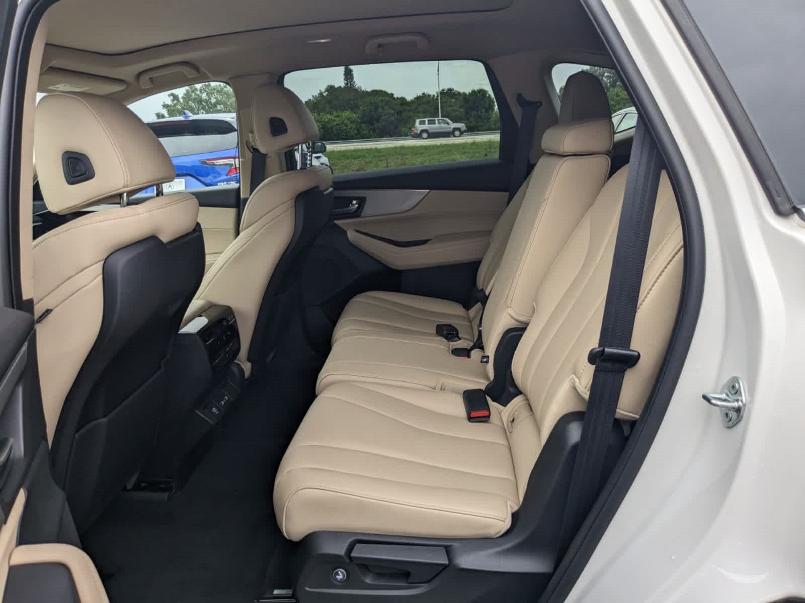 Vehicle image 19 of 60
