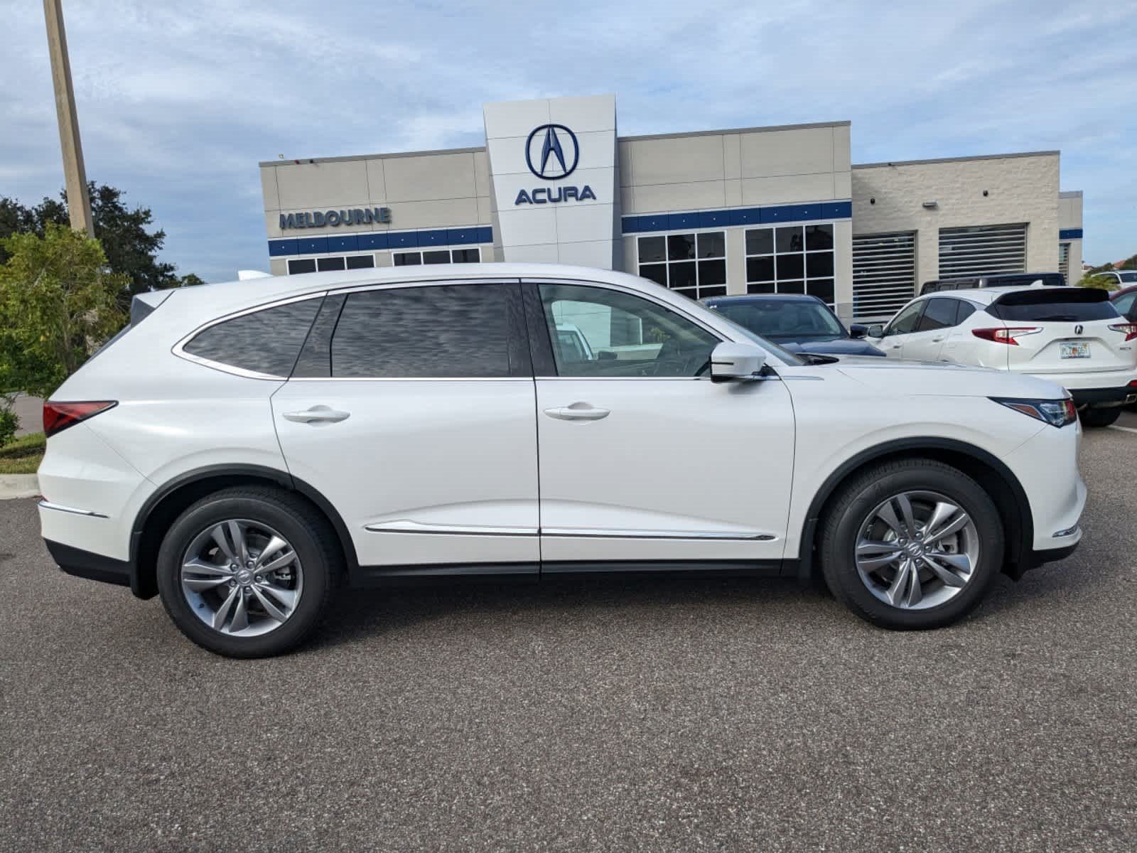 Vehicle image 8 of 60