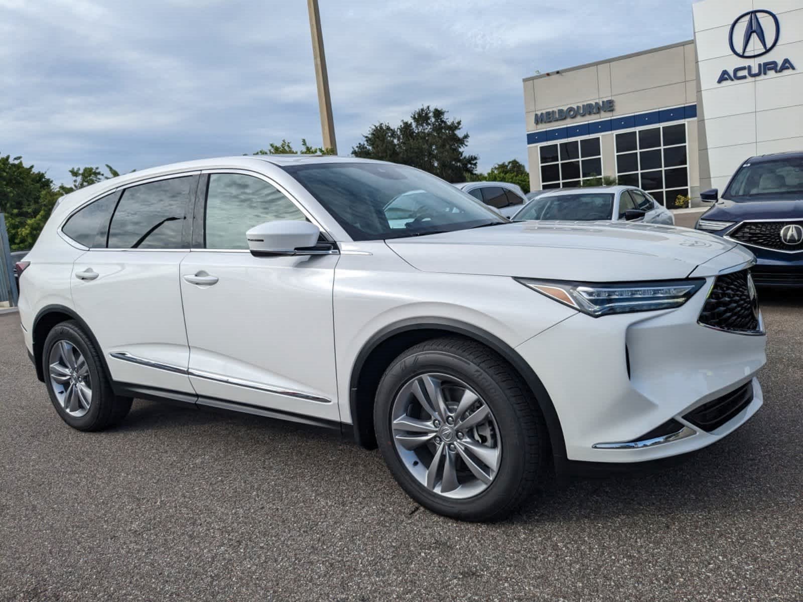 Vehicle image 4 of 60