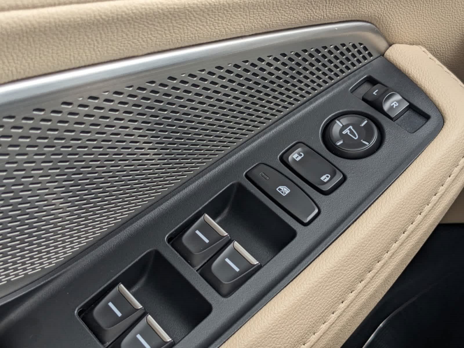 Vehicle image 52 of 60