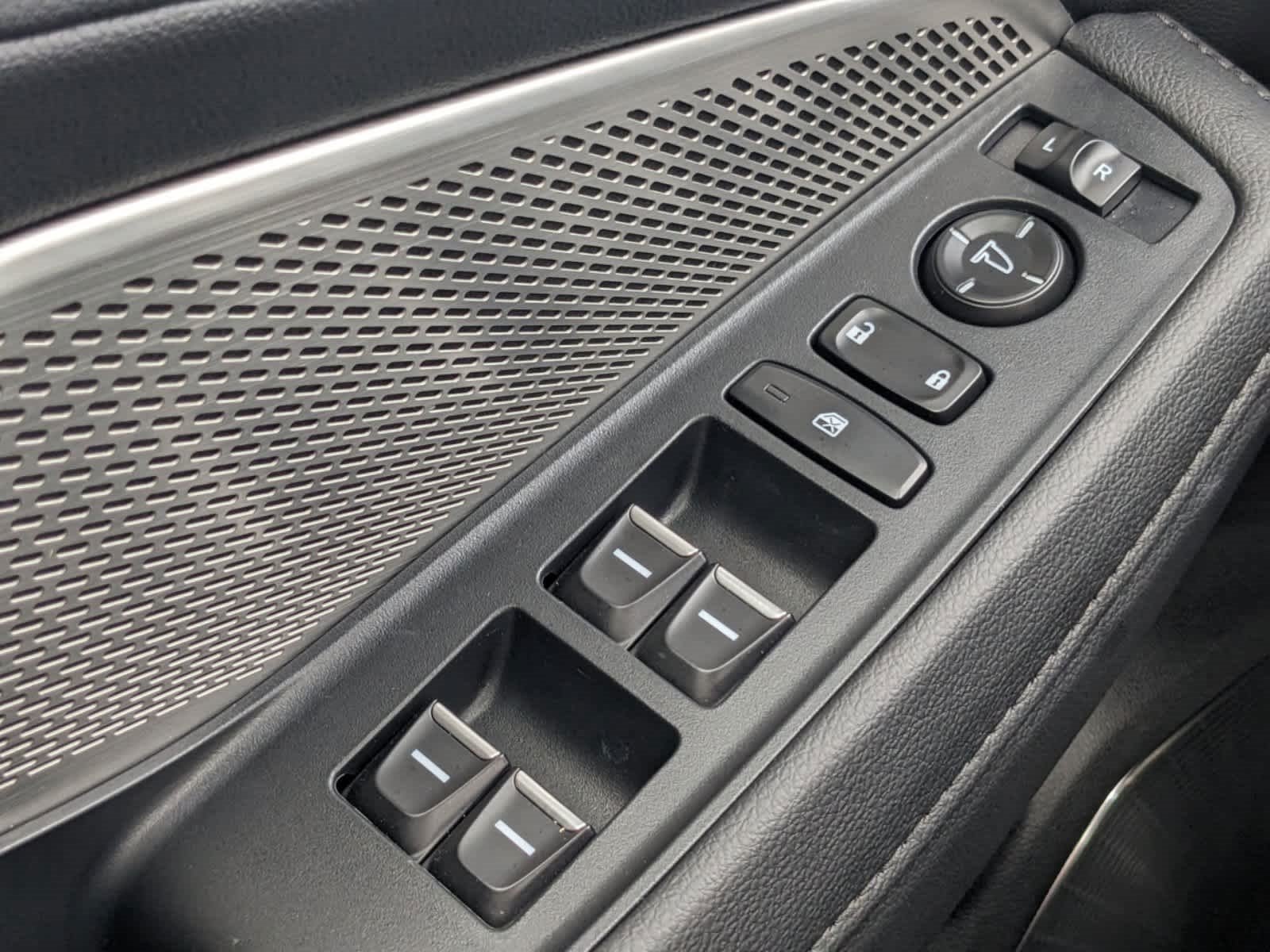 Vehicle image 30 of 64