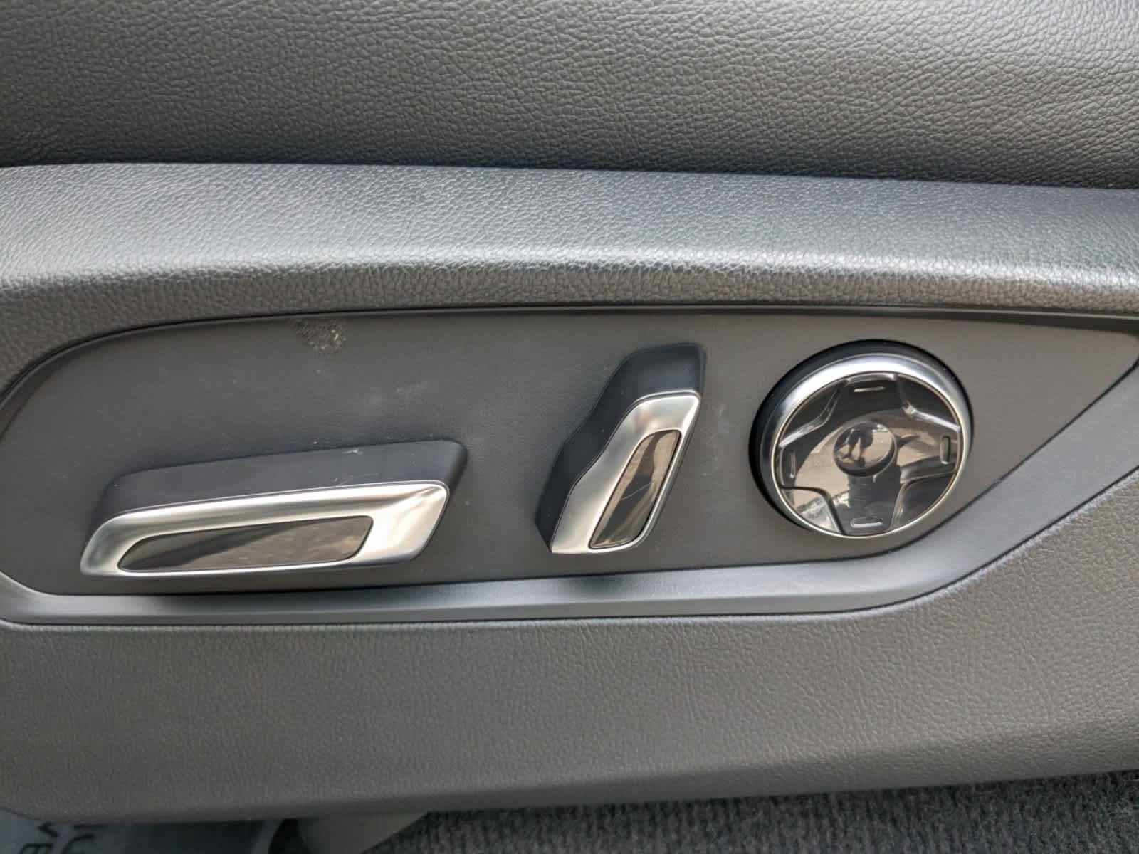 Vehicle image 52 of 64