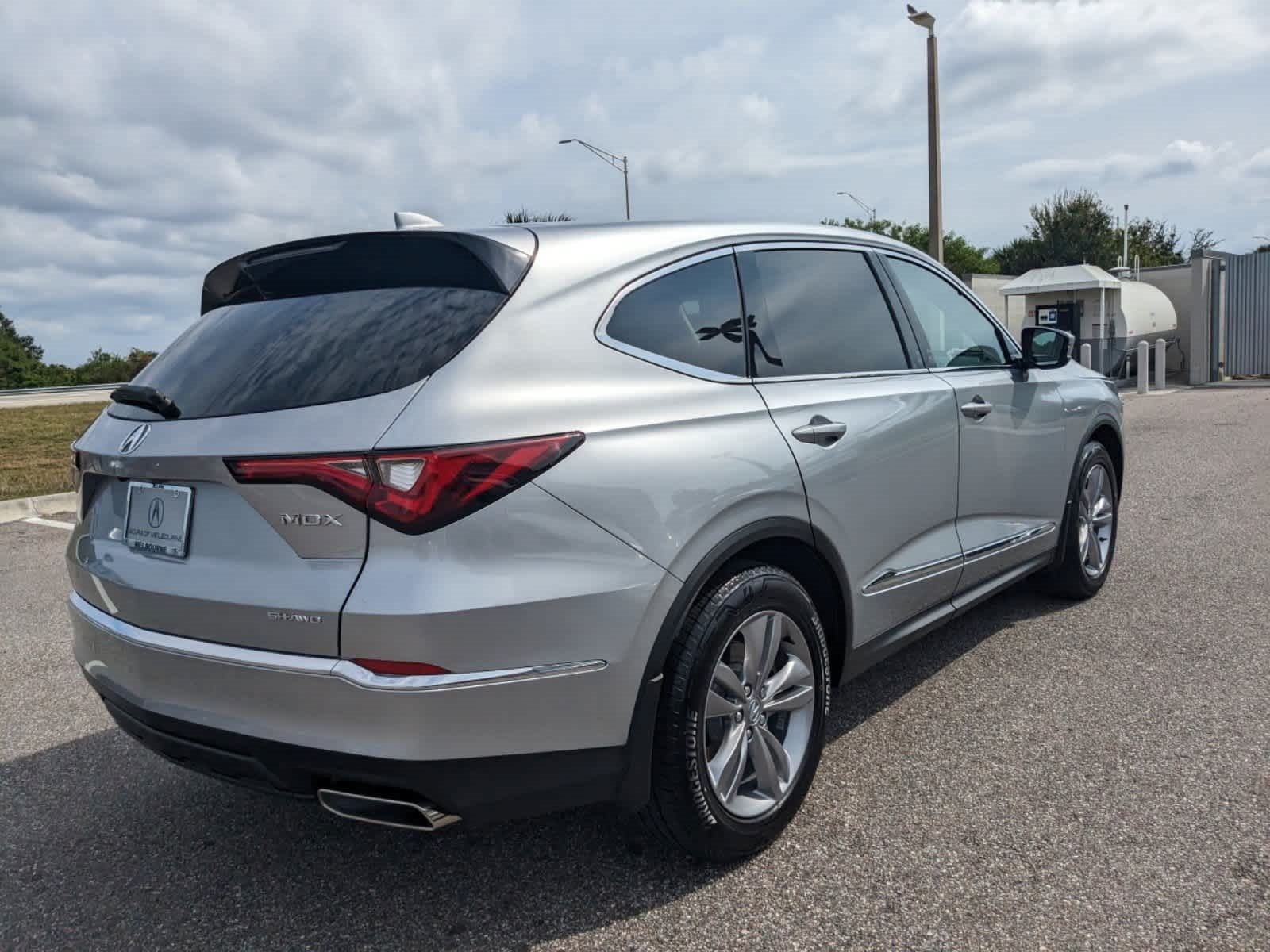 Vehicle image 9 of 64