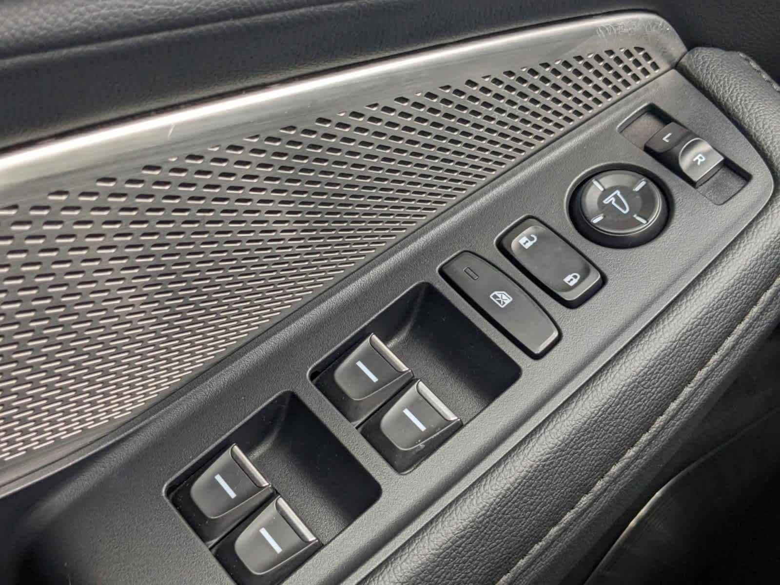 Vehicle image 53 of 62