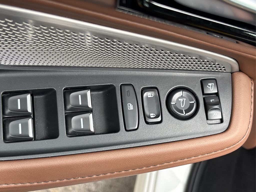 Vehicle image 31 of 36