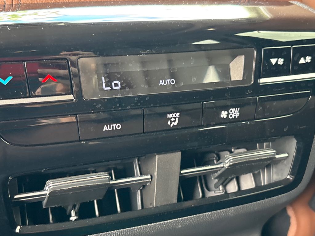 Vehicle image 29 of 36