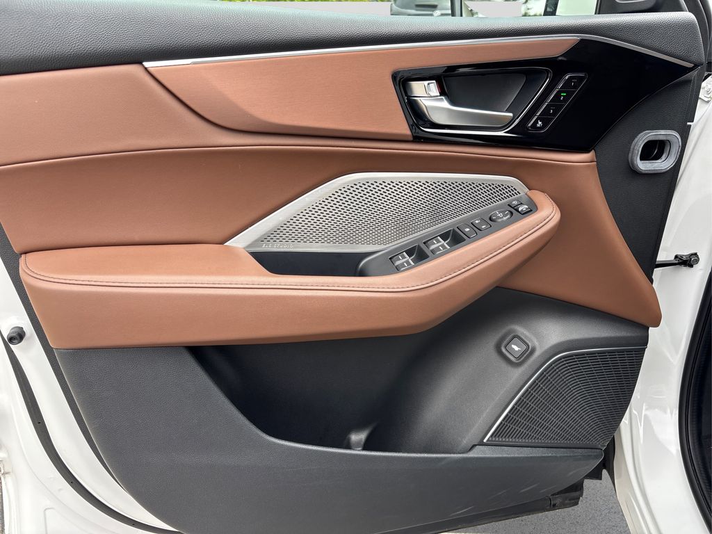 Vehicle image 22 of 36