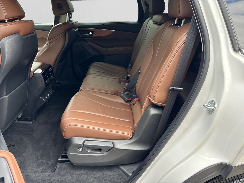 Vehicle image 9 of 36