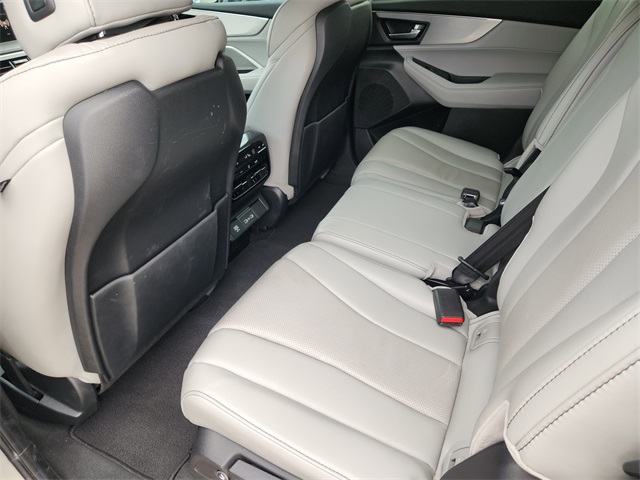 Vehicle image 20 of 23