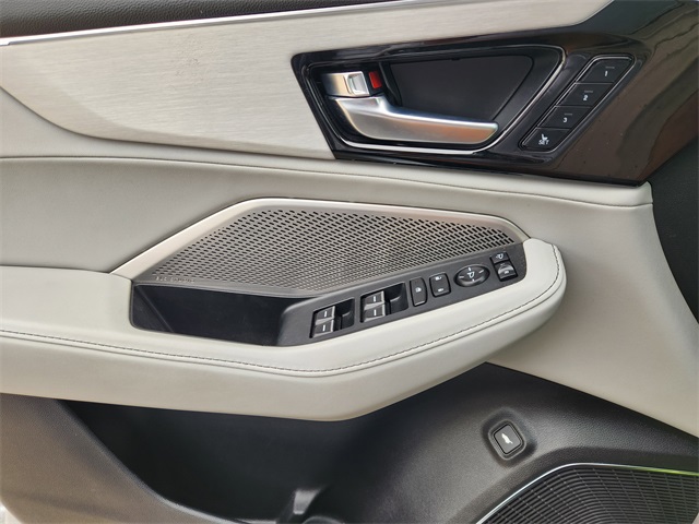 Vehicle image 16 of 23
