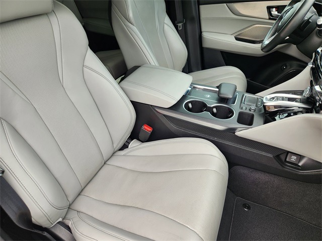 Vehicle image 10 of 23