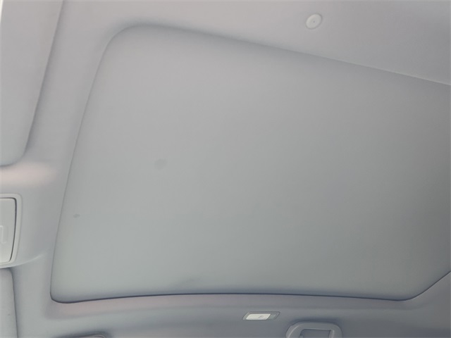 Vehicle image 18 of 23