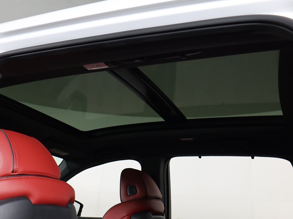 Vehicle image 25 of 76