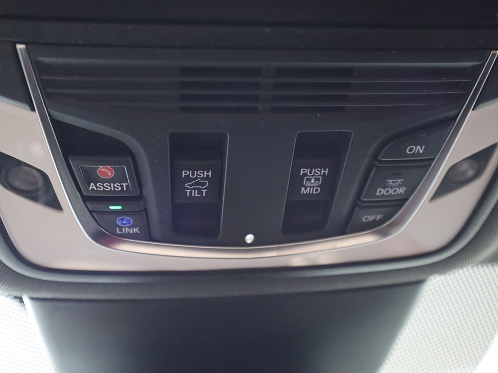 Vehicle image 47 of 76