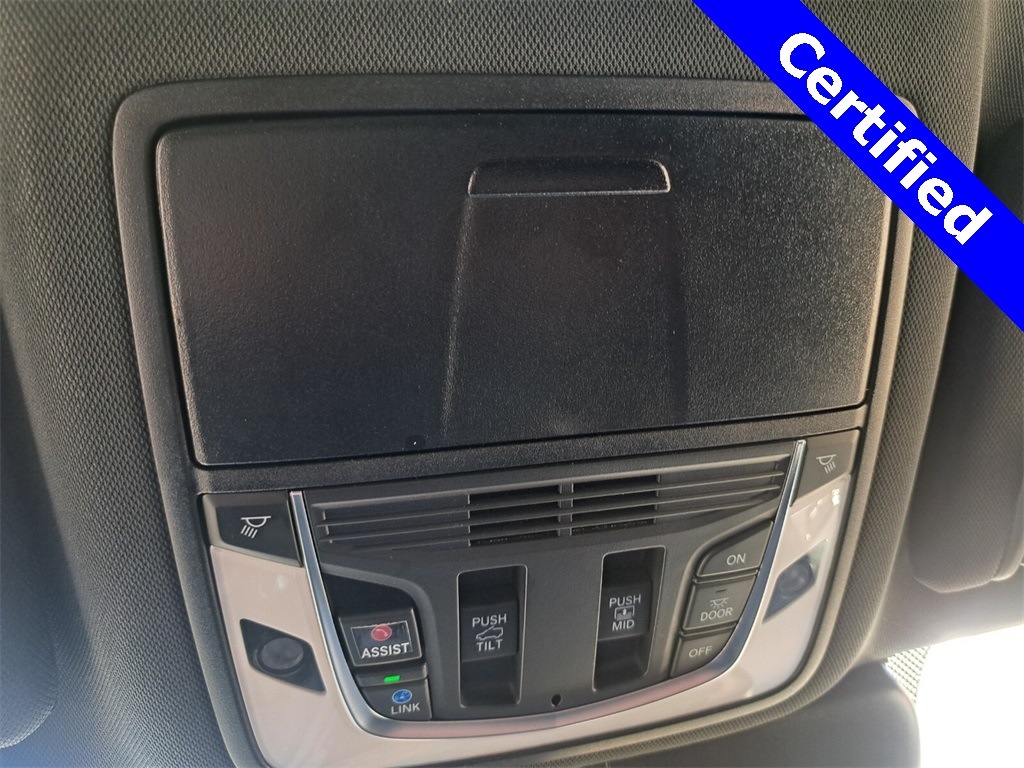 Vehicle image 18 of 39