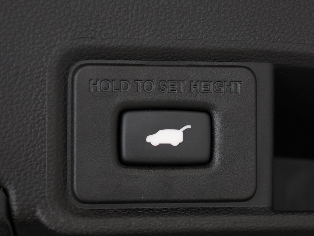 Vehicle image 37 of 42