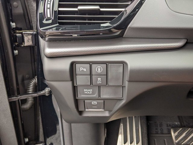 Vehicle image 17 of 31