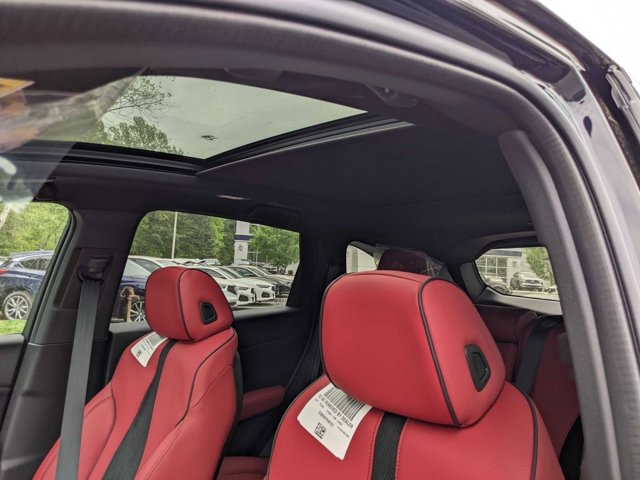 Vehicle image 18 of 31