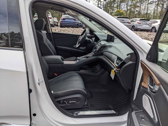 Vehicle image 28 of 32