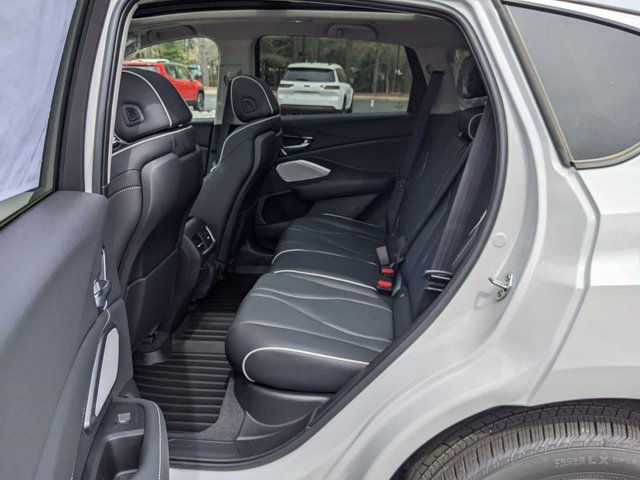 Vehicle image 24 of 32