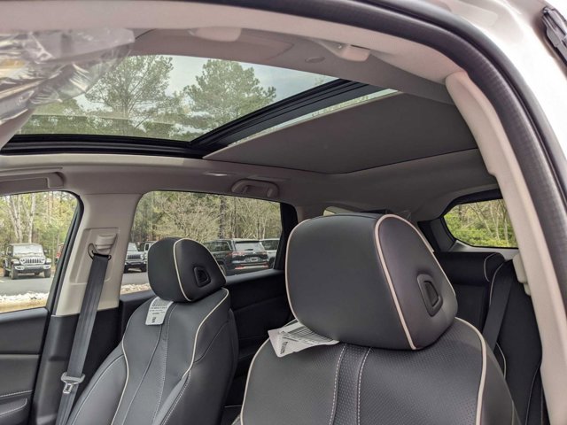 Vehicle image 18 of 32