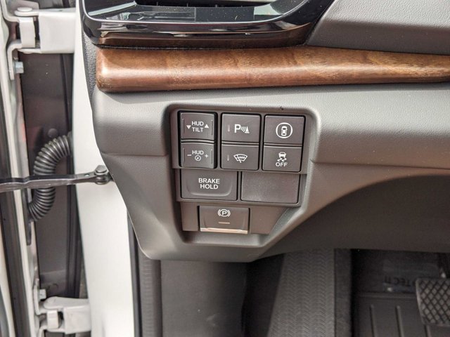 Vehicle image 17 of 32