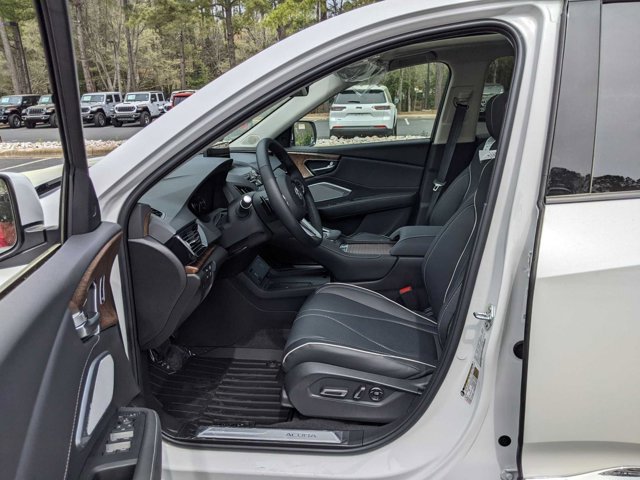 Vehicle image 21 of 32