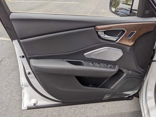 Vehicle image 22 of 32