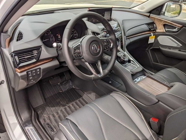 Vehicle image 9 of 32