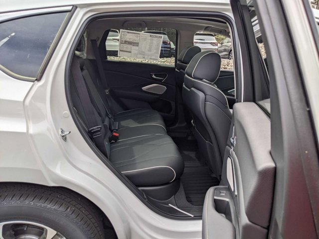Vehicle image 27 of 32