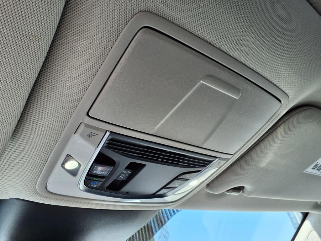 Vehicle image 24 of 26