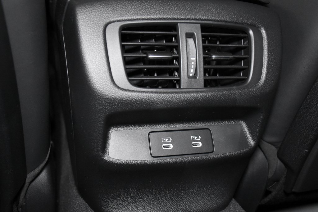 Vehicle image 31 of 33