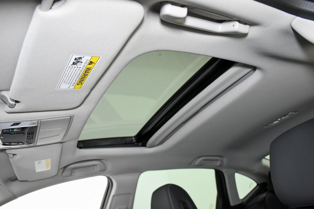 Vehicle image 13 of 33