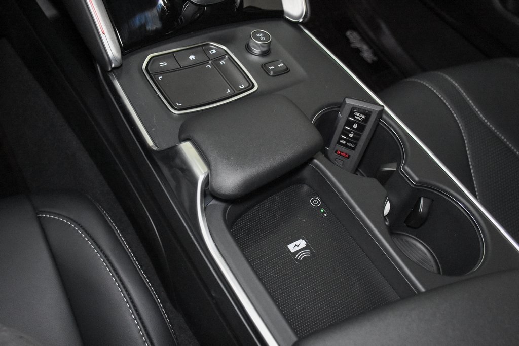 Vehicle image 28 of 33